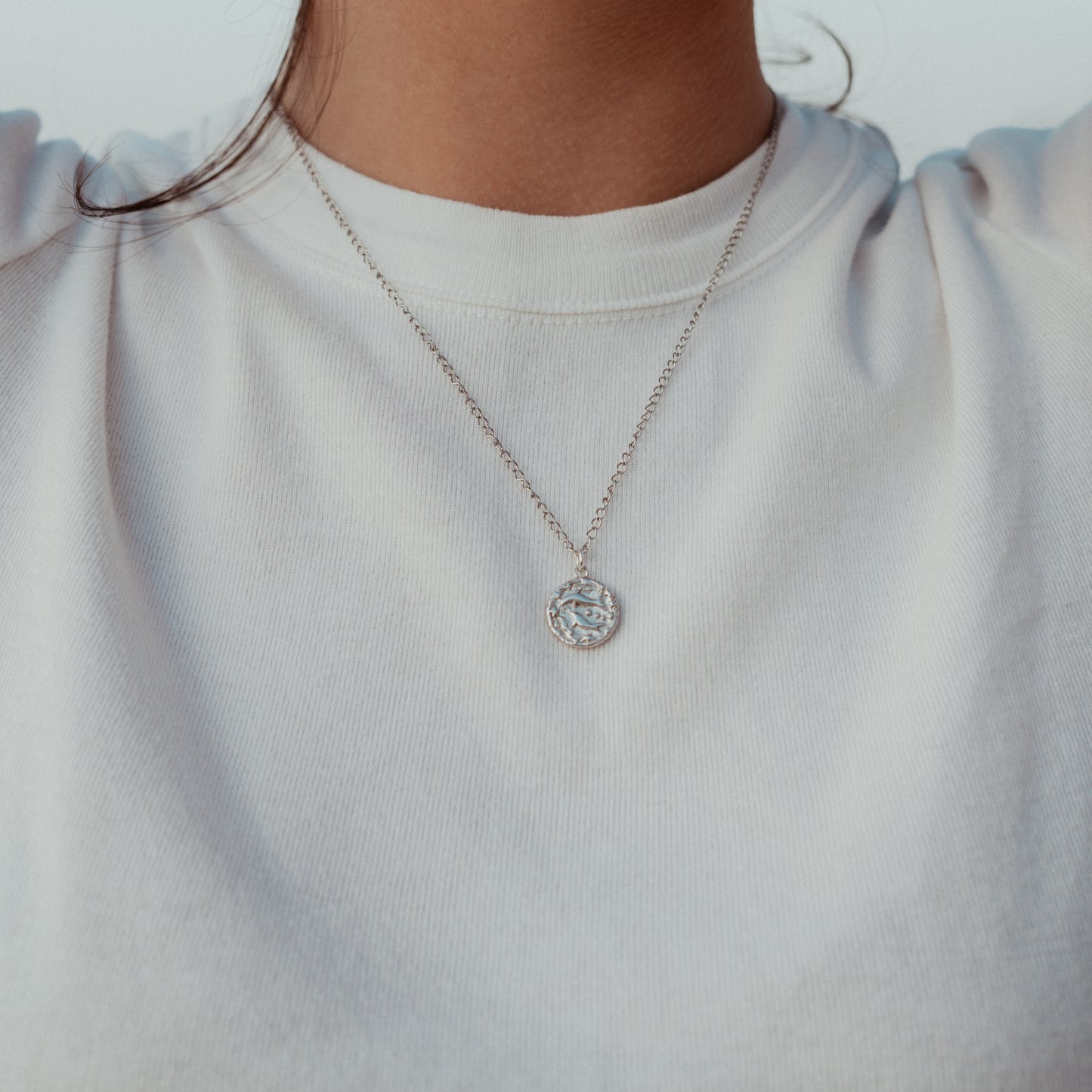 DOLPHINS NECKLACE